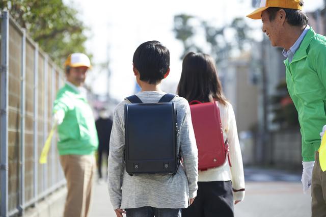 子供　学童保育　通学　防犯